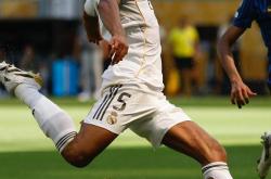 洛杉矶湖人半决赛小胜迈阿密热火，贝林厄姆砍下18记关键球，全场沸腾(贝林厄姆个人集锦)