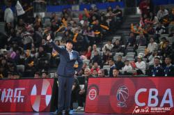 包含球员展现爆发力，带领球队冲向冠军的词条